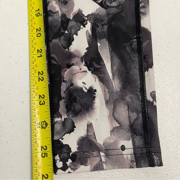 Lululemon High Times Peek Obscured Black Floral Roses Tight Leggings 4 - Picture 13 of 15